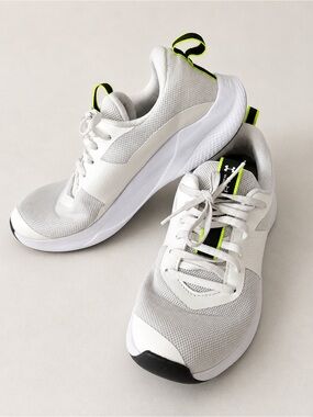 Women’s Size 7.5 Under Armour Ua W Charged Aurora Cross Trainer / White Runners